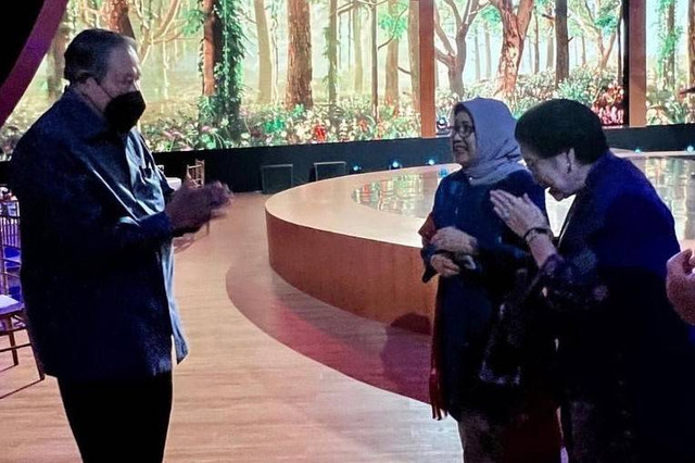 Momen SBY bertemu Megawati di Gala Dinner KTT G20. Foto: Twitter/@isari68