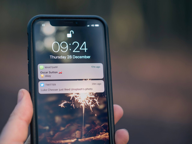 Ilustrasi gambar pantun selamat datang di grup WA, foto oleh Jamie Street di Unsplash