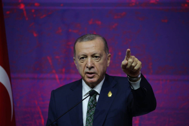 Presiden Turki, Recep Tayyip Erdogan gelar konferensi pers di Auditorium BICC, Bali, Rabu (16/11).  Foto: Aditia Noviansyah/kumparan
