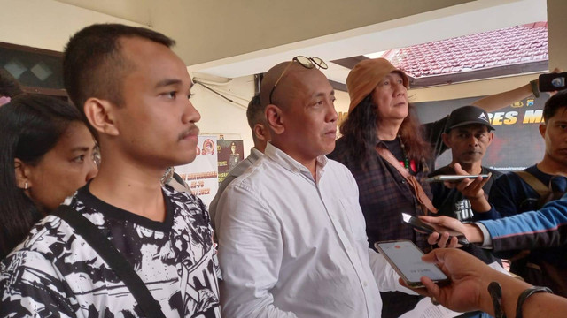 Kuasa hukum keluarga korban Tragedi Kanjuruhan, Djoko Tritjahjana (baju putih). Foto/Tugumalang/Aisyah Nawangsari