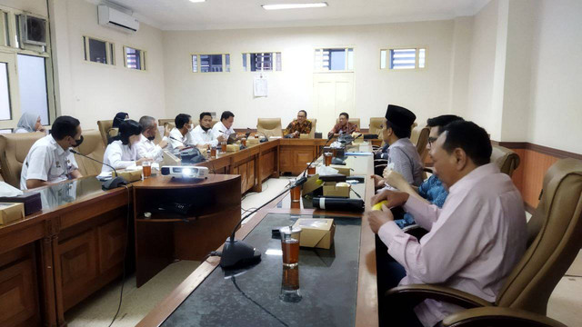 Rapat mengenai Raperda Revitalisasi SMK oleh anggota DPRD DIY, Rabu (16/11/2022). Foto: Maria Wulan/Tugu Jogja