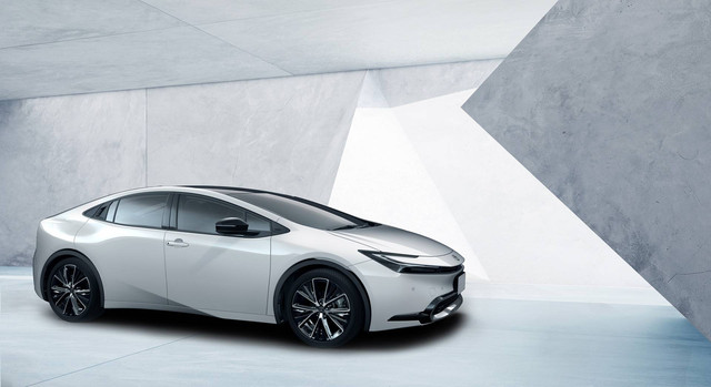 Tampak samping Toyota Prius terbaru. Foto: dok. Toyota Motor Corporation