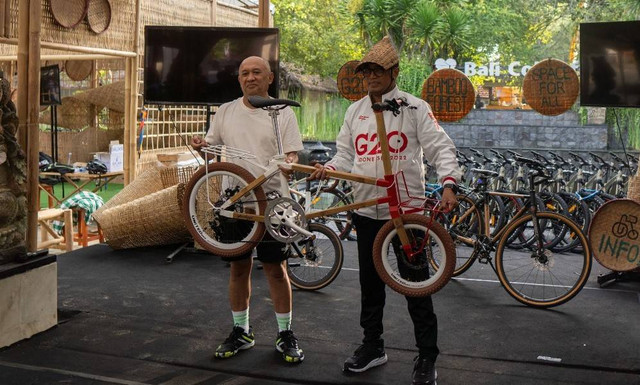 Menteri Perhubungan Budi Karya Sumadi serta Menteri Koperasi dan UKM Teten Masduki (kiri) saat peluncuran Spedagi Goro - IST