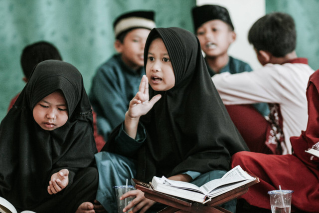 Ilustrasi Rangkuman Bab 7 PAI Kelas 8, sumber foto (Andri Helmansyah) by unsplash.com