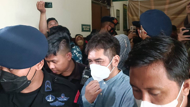 Terdakwa kasus pencabulan Moch Subchi Azal Tsani atau Mas Bechi divonis 7 tahun penjara oleh majelis hakim di PN Surabaya, Kamis (17/11/2022). Foto: Farusma Okta Verdian/kumparan