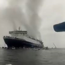 Kapal Mutiara Timur yang terbakar di selat Lombok - IST