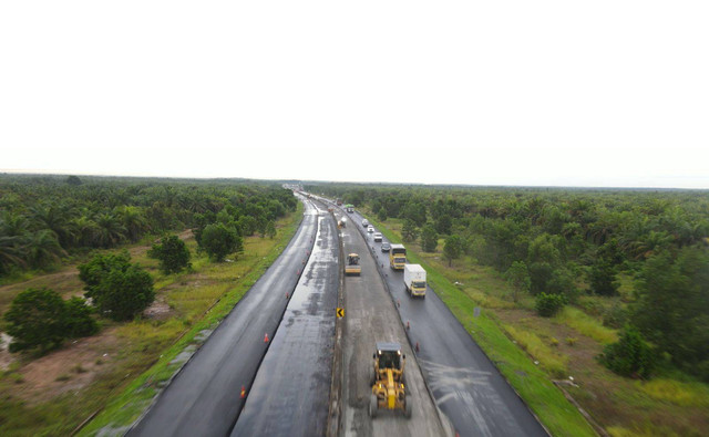 Suasana pemeliharaan Jalan Tol Palembang-Lampung jelang Nataru, Foto : Istimewa