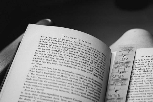 Ilustrasi Contoh Soal Descriptive Text dan Jawabannya dalam Bahasa Inggris. (Foto: Gemma Evans | Unsplash.com)