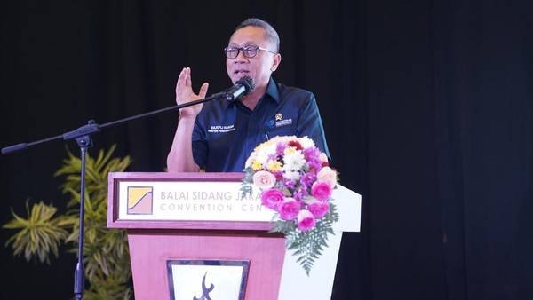 Menteri Perdagangan Zulkifli Hasan membuka gelaran Franchise License Expo Indonesia (FLEI) ke-19 di Jakarta Convention Center, Jakarta, Jumat (18/11/2022). Foto: Dok. Kemendagri