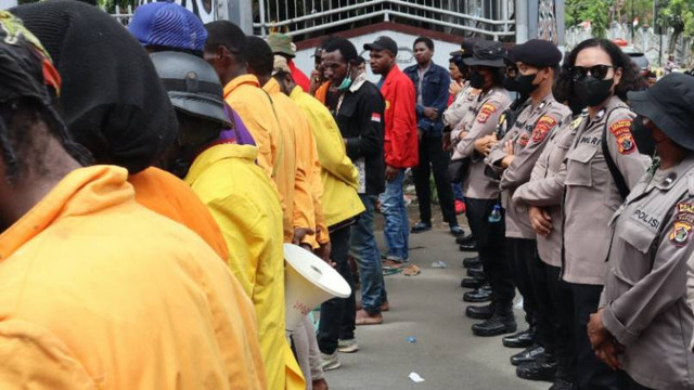 Pengamanan saat unjuk rasa di depan Universitas Cenderawasih (Uncen) Abepura, Kota Jayapura. (Foto Humas Polresta Jayapura Kota)