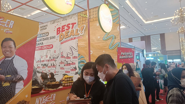 Pameran Franchise dan License Expo (FLEI) 2022 di Jakarta Convention Center.  Foto: Ghinaa Rahmatika/kumparan