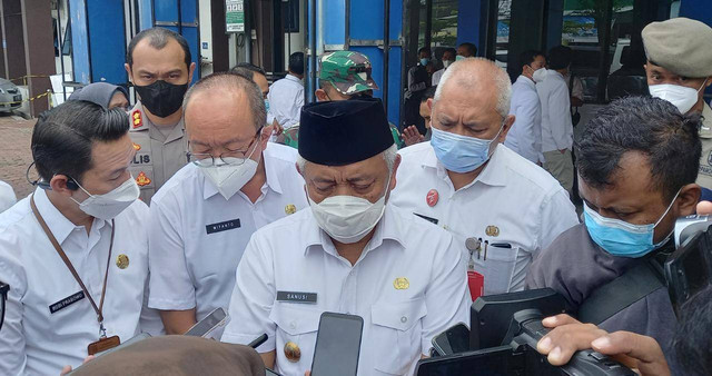Bupati Malang, Sanusi (memakai peci). Foto/Tugumalang/Aisyah Nawangsari