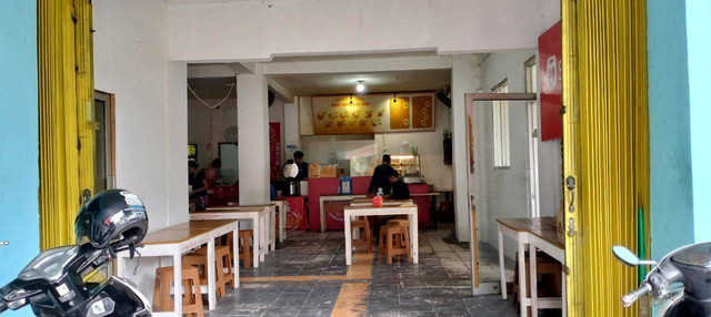 Potret Cabang ke 3 Ayam Geprek Bu Rini di Glagahsari, Minggu (6/11/22)