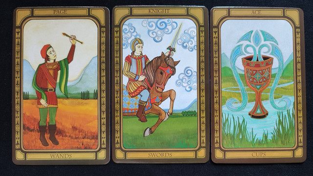 Page of Wands, Knight of Swords, Ace of Cups. (Foto: Lidia)