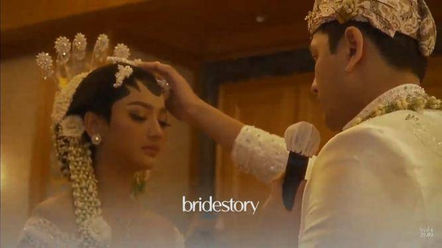 Akad nikah Rendi Jhon dan Glenca Chysara. Foto: YouTube/Glenca Chysara