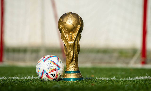 Ilustrasi Trophy Piala Dunia 2022 Qatar. Foto: Shutterstock
