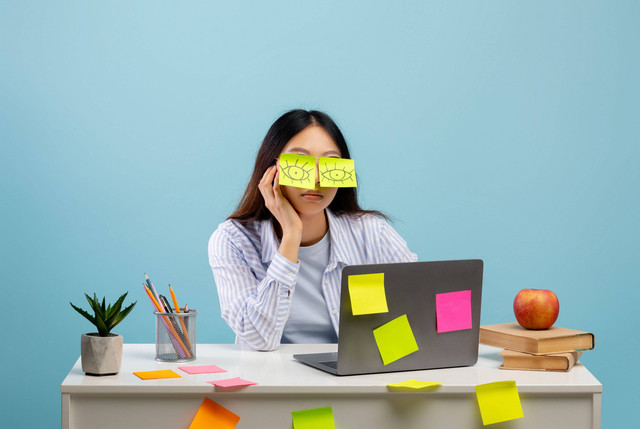 Ilustrasi mahasiswa mengerjakan tugas. Foto: Shutterstock