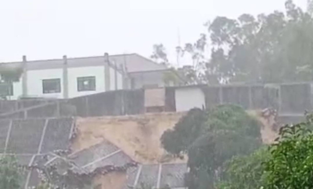 Talud di Gunungkidul yang longsor usai diterjang hujan deras. Foto:istimewa