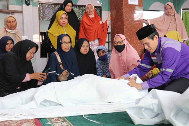 Dompet Dhuafa melalui program Layanan Jenazah (Barzah) melakukan kegiatan safari kali ini hadir di Lampung, berlangsung selama empat hari di lima lokasi yang berbeda, dimulai tanggal 9 sampai 12 November 2022, dengan jumlah peserta sebanyak 89 orang, terdiri dari para pengurus DKM, Ibu-Ibu majelis Taklim dan Para Amil Jenazah. (12/11/2022)