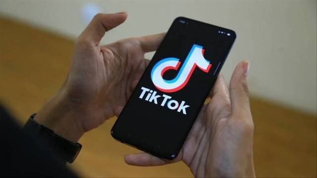 Ilustrasi cara mendapatkan koin di TikTok. Foto: Irfan Adi Saputra/kumparan