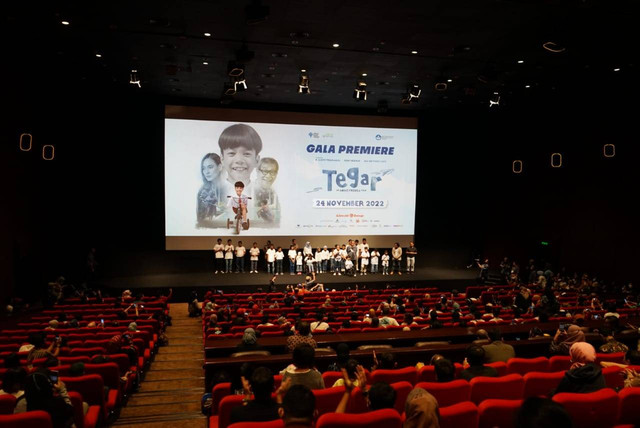 Pada Jumat (18/11/2022), film Tegar tayang perdana di bioskop XXI Epicentrum, Kuningan, Jakarta. Film Tegar diperankan oleh sejumlah aktor dan aktris tanah air, seperti, Dedi Mizwar , She Ine Febriyanti, M. Adhiyat, M. Aldifi Tegarjasa, Joanita Chatarine dan Anton Jc.