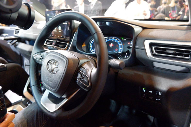 Setir kemudi All New Toyota Kijang Innova Zenix Foto: Aditya Pratama Niagara/kumparan