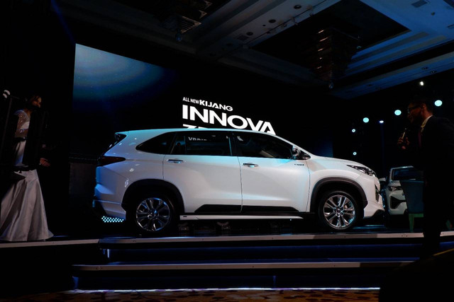Tampilan samping All New Toyota Kijang Innova Zenix Foto: Aditya Pratama Niagara/kumparan