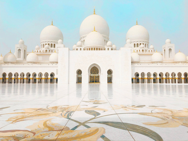 Ilustrasi Tulisan Arab Assalamualaikum. Foto: Unsplash/Katerina Kerdi