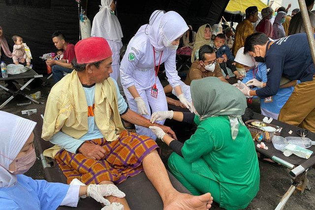 Kondisi korban gempa saat menjalani perawatan di RSUD Cimacan, Cianjur, Senin (21/11/2022).
 Foto: Dok. Istimewa