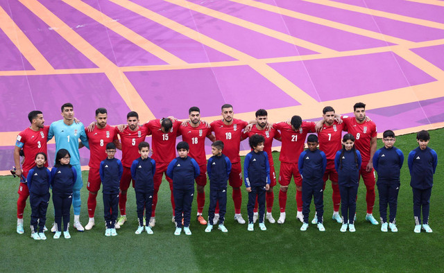 Timnas Iran jelang laga lawan Inggris di Piala Dunia 2022 di Khalifa International Stadium, Doha, Qatar, 21 November 2022. Foto: REUTERS/Marko Djurica