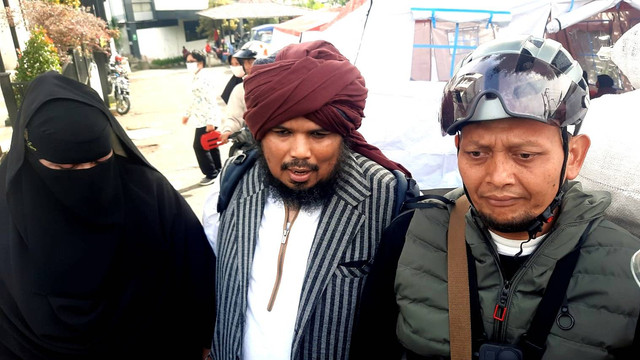 Ustaz Derry Sulaiman di lokasi gempa, di RSUD Cimacan, di Kecamatan Cipanas, Cianjur, Jawa Barat, Selasa (22/11/2022). Foto: Dok. Istimewa