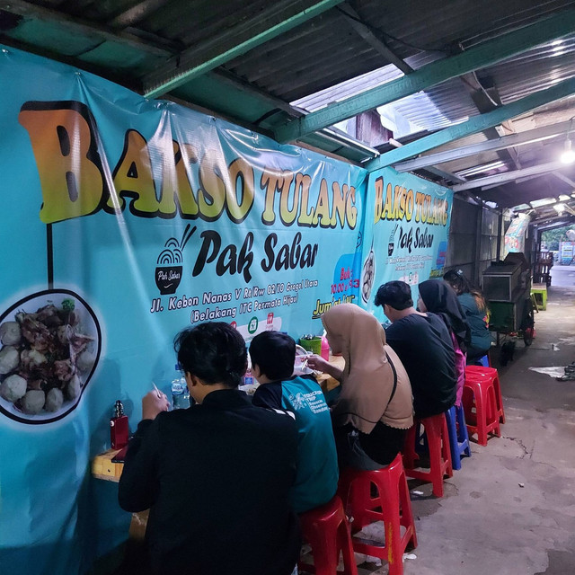 Bakso Tulang Pak Sabar di belakang ITC Permata Hijau, Jakarta Selatan. Foto: Azalia Amadea/kumparan