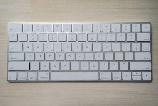 Shortcut keyboard untuk melihat penambahan animasi pada slide. Sumber: unsplash.com