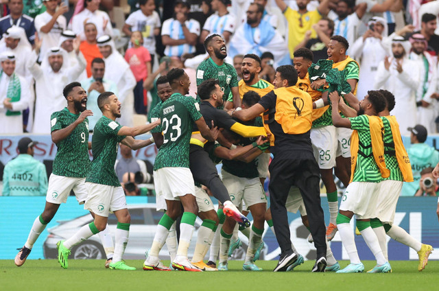 Selebrasi pemain Timnas Arab Saudi usai menceak gol ke gawang Timnas Argentina pada pertandingan Grup C Piala Dunia 2022 Qatar di Stadion Lusail, Lusail, Qatar.
Foto: Carl Recine/REUTERS