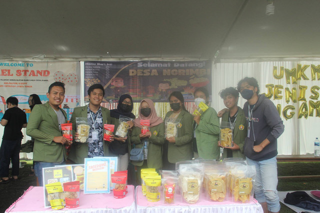 Stand bazaar UMKM Desa Ngrimbi (Sumber: Dok. Pribadi)