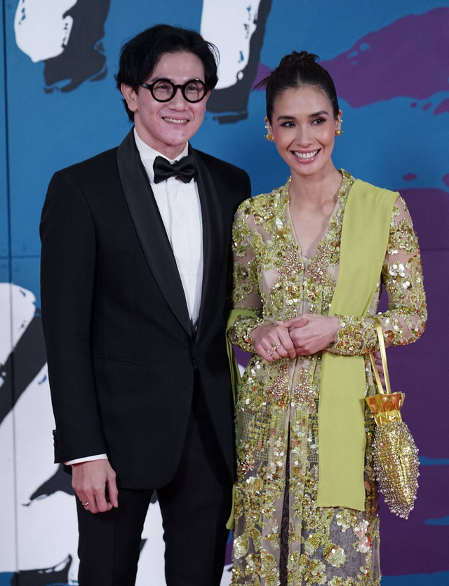 Aktor Vino G Bastian bersama Marsha Timothy saat hadir di ajang Festival Film Indonesia di JCC, Jakarta, Selasa, (22/11/2022). Foto: Agus Apriyanto