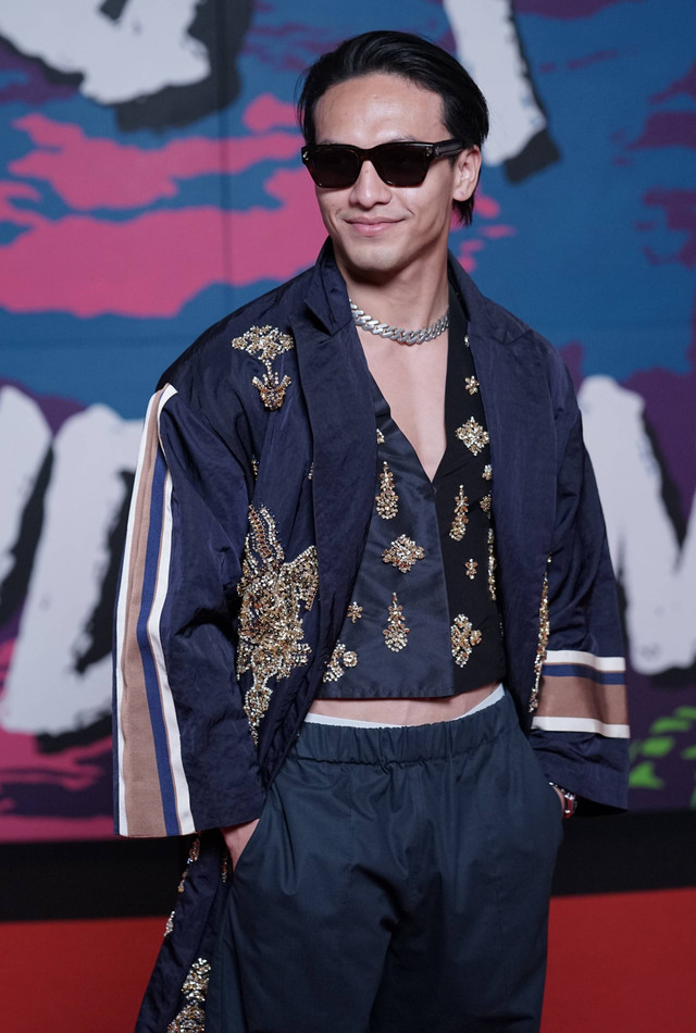 Jefri Nichol saat melintas red carpet Festival Film Indonesia 2022 di JCC, Jakarta, Selasa, (22/11/2022). Foto: Agus Apriyanto