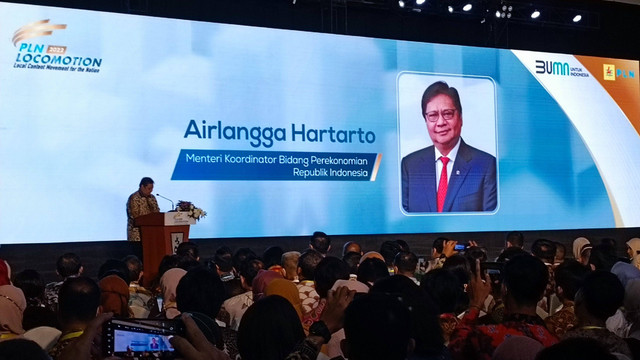 Menteri Koordinator Bidang Perekonomian Airlangga Hartarto dalam acara PLN Locomotion 2022 di JCC, Rabu (23/11). Foto: Narda Margaretha Sinambela/kumparan
