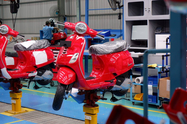 Produksi perdana Vespa di pabrik Piaggio Group di Cikarang. Foto: Aditya Pratama Niagara/kumparan