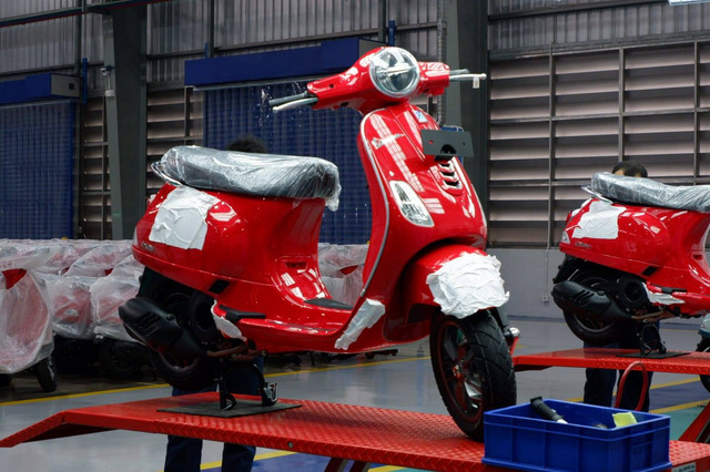 Produksi perdana Vespa di pabrik Piaggio Group di Cikarang. Foto: Aditya Pratama Niagara/kumparan