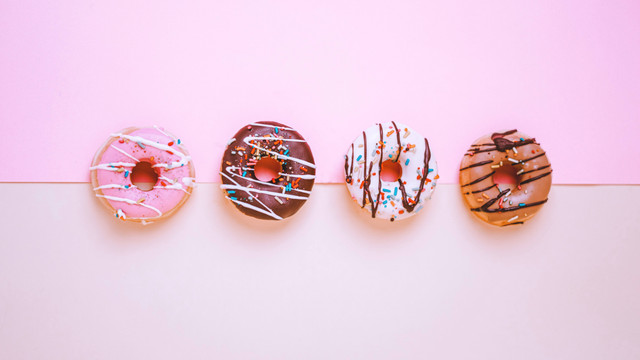 Ilustrasi Donat Red Velvet. Foto: Unsplash