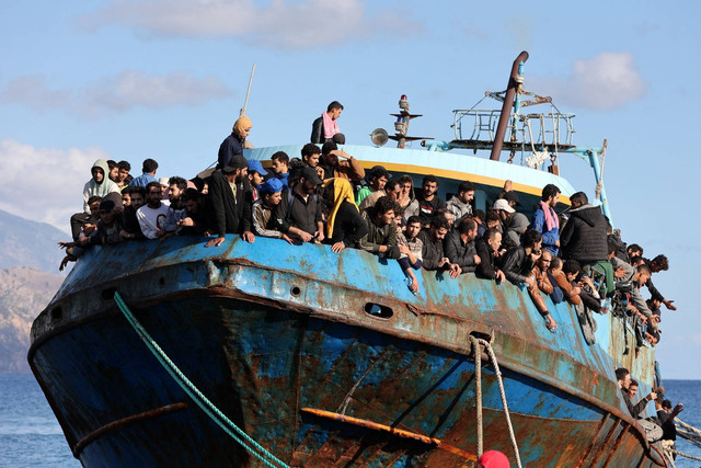 Ilustrasi foto kapal mengangkut imigran. Foto: Stringer/REUTERS
