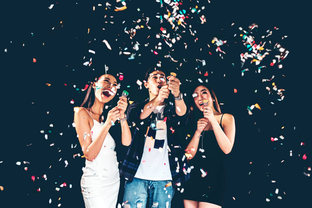Tampil fancy saat rayakan tahun baru. Foto: Joyseulay/Shutterstock