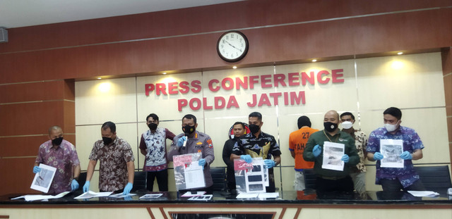 Foto saat menunjukkan Barang Bukti kepada Wartawan. Foto : dokumen pribadi