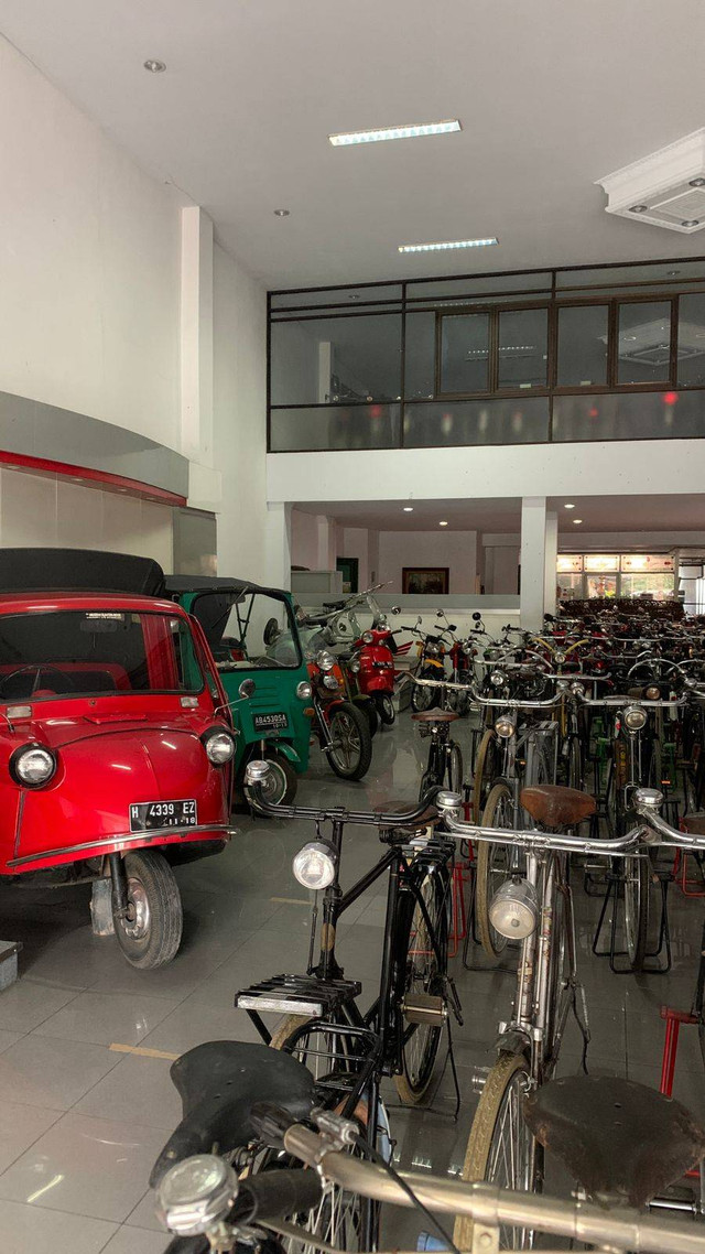 Lantai utama setelah pintu masuk. Foto oleh Rasendriya Arka