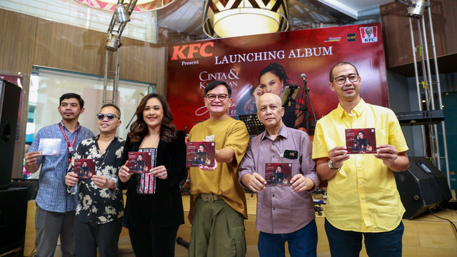 Andrea Lee rilis album solo bertajuk Cinta & Kenangan, KFC Kemang, Rabu (23/11/2022). Foto: Giovanni/kumparan