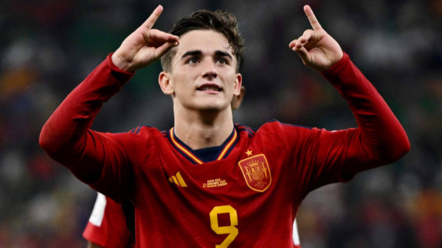 Gavi Spanyol merayakan gol kelima mereka saat melawan Kosta Rika pada pertandingan Piala Dunia Qatar 2022 Grup E di Stadion Al Thumama, Doha, Qatar. Foto: Dylan Martinez/Reuters