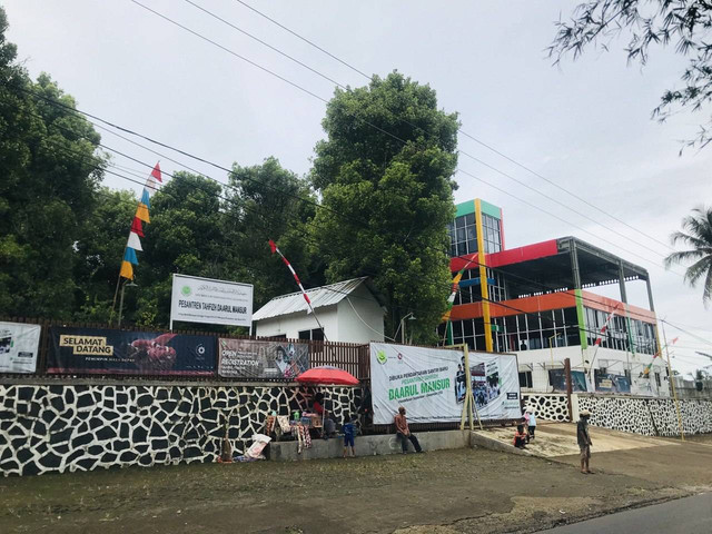 Tampak depan Pesantren Daarul Mansur Wanayasa Purwakarta.