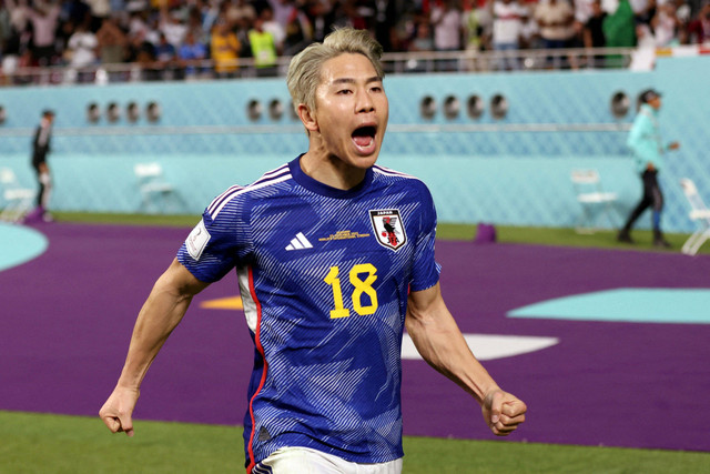 Pemain Timnas Jepang Takuma Asano saat melawan Timmas Jerman pada pertandingan Grup E Piala Dunia 2022 Qatar di Stadion Internasional Khalifa, Doha, Qatar. Foto: Matthew Childs/REUTERS