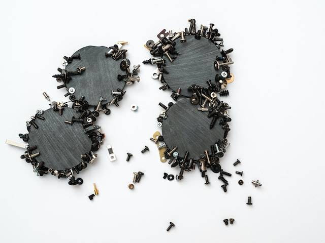 Ilustrasi Jelaskan Pengertian Medan Magnet , Foto Unsplash Dan Cristian Padure